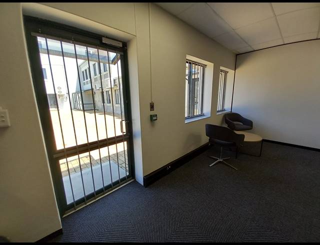 139M² OFFICE TO LET IN BRYANSTON